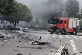 无人机在荆州坠毁，残骸上两个大字亮明身份，事故不外乎三大原因图片