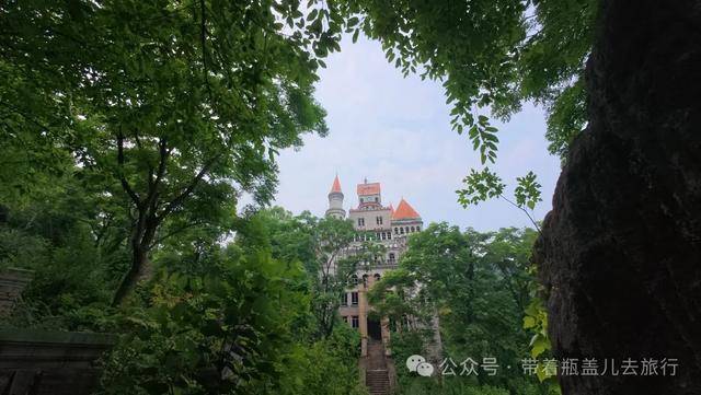 探秘重庆深山"鬼堡"，奢华废墟中暗藏玄机，背后真相到底是什么？
