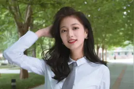 又被央视冠军女主持惊艳了！高颜值大长腿，名校毕业气质出众图片