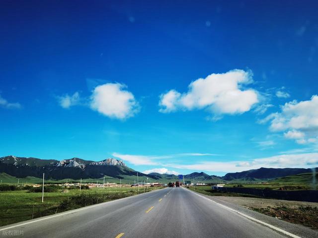 甘肃与四川青海三省交界有座小城，雪山碧水，让张骞都流连忘返