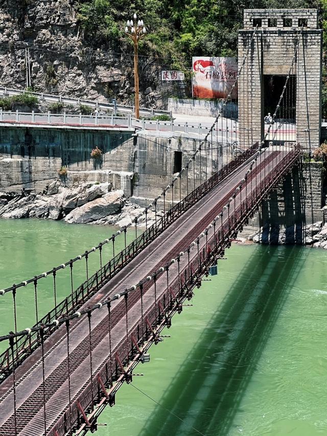 四川的这座小城简直太美了，我游了5大美景，来了根本不想回家。