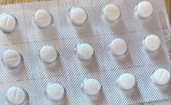 长期吃阿卡波糖注意！出现这五个信号必须停药，药师详解背后原因