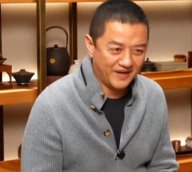 李亚鹏事件再升级！房东助理揭内情，暗指忘恩负义，当地居民发声