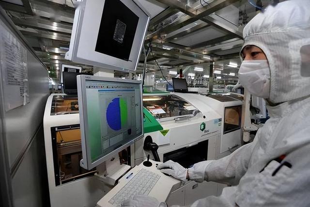 让中国光刻机“变成废铁”，日本对华下狠手，外媒：比美国还绝