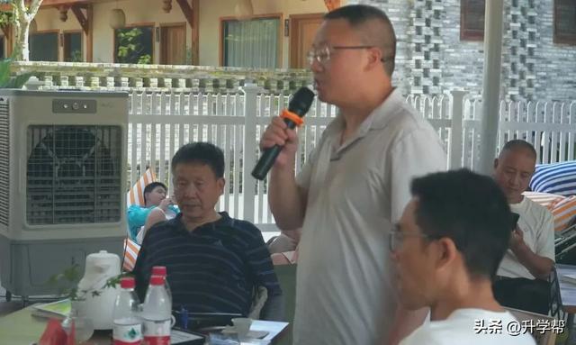 成都邛崃：30多名诗人徒步乾龙湖，纵情书写桑园秀美山川