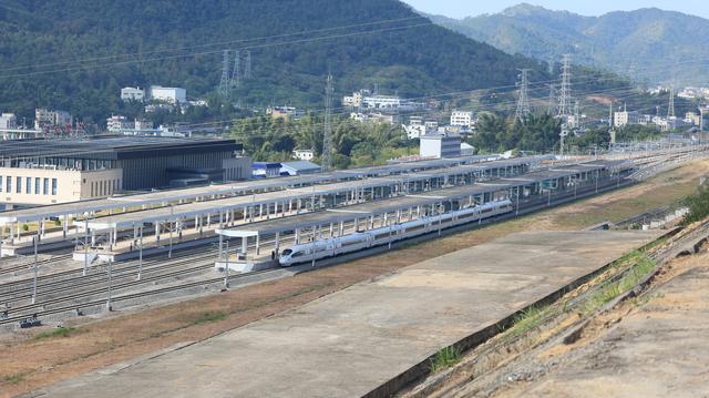 冬日登高燕尾寨，高铁西站现眼前，梅州人休闲有了新去处