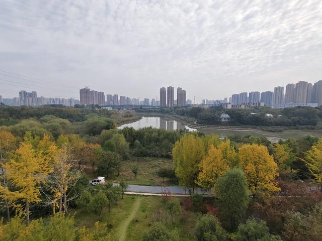 徒步穿越西流湖，赏秋正当时