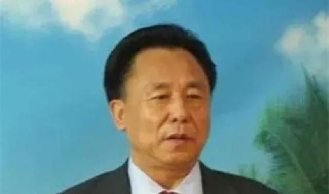 炸裂！75岁包养10位情妇，生下11个私生子，每天晚上睡觉还翻牌子