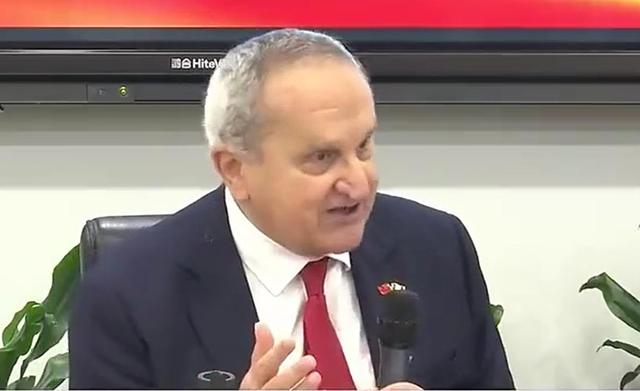 特朗普施压成功，首个随美对华加税国家出现，中方早已划下红线