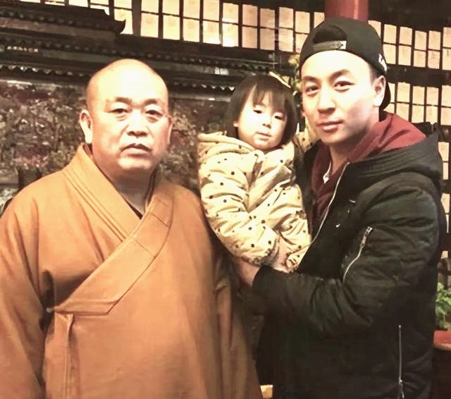 拔萝卜带泥！释永信被抓六天后，释小龙父亲出事，过往黑史全被扒