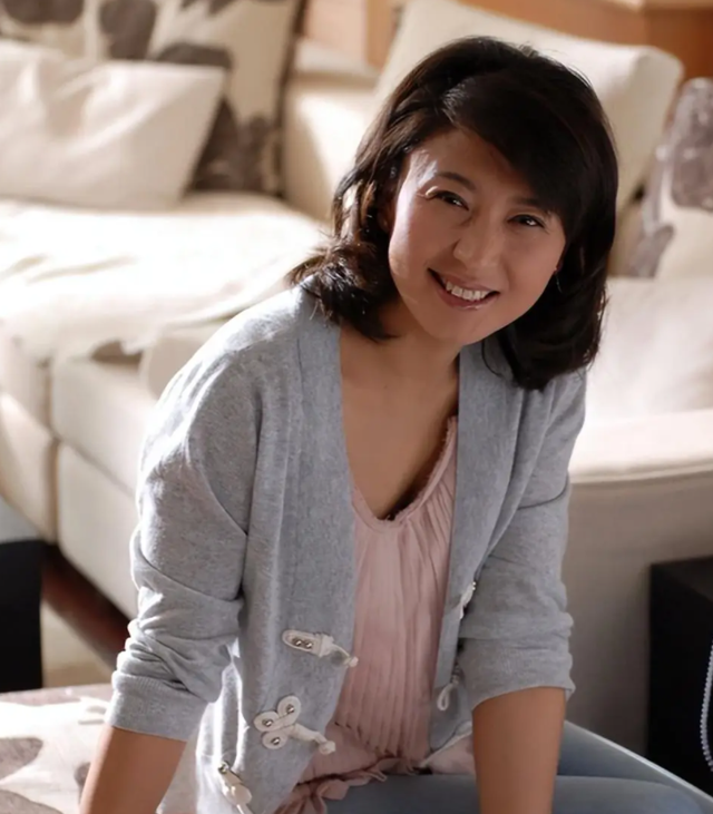 一级演员闫学晶塌房，她做错了两件事