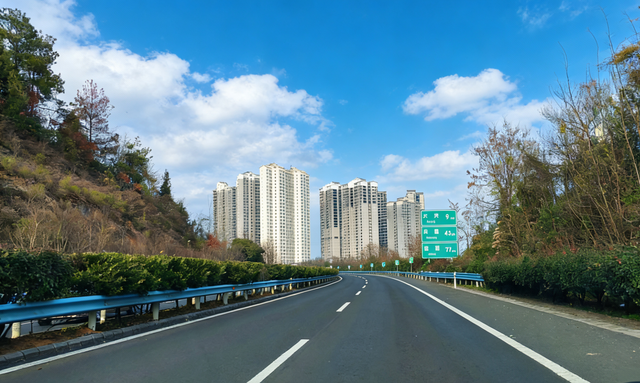 常言道：有钱没钱 ，回家过年！