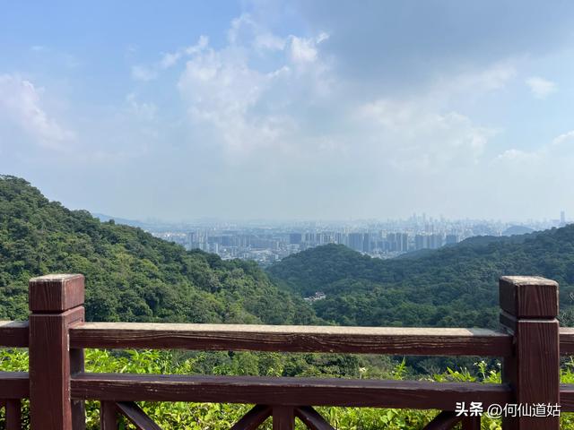 节日里的白云山