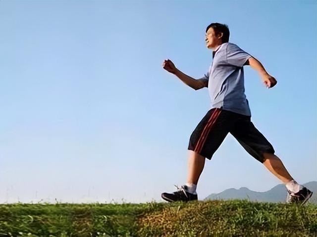 医生告诫，一天中，2个时间散步最有益身心，赶紧看看走对了吗？