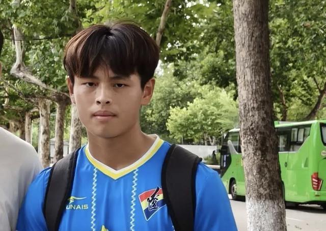 李明封笔之作	，离任前为国安挖来大连18岁左后卫，找好李磊接班人