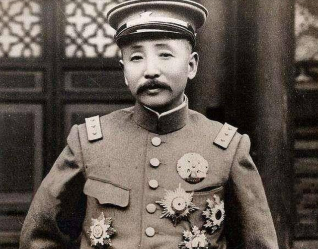 晚清大内高手给许世友表演武功，全场大惊，许世友大喊：看我的！