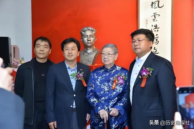 1962年，刘思齐和杨茂之新婚后，去看望毛主席，留下的珍贵合影