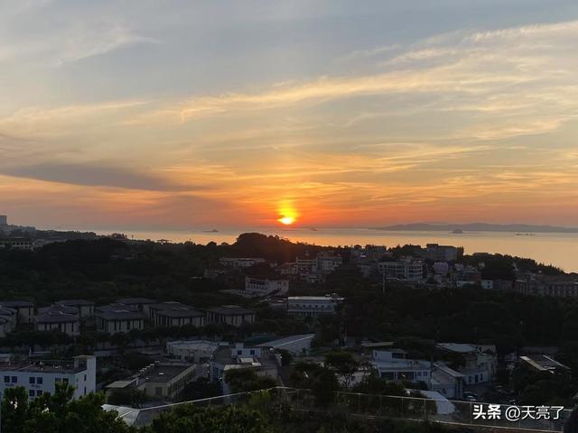 来厦门旅行，怎能不看一次海上日出