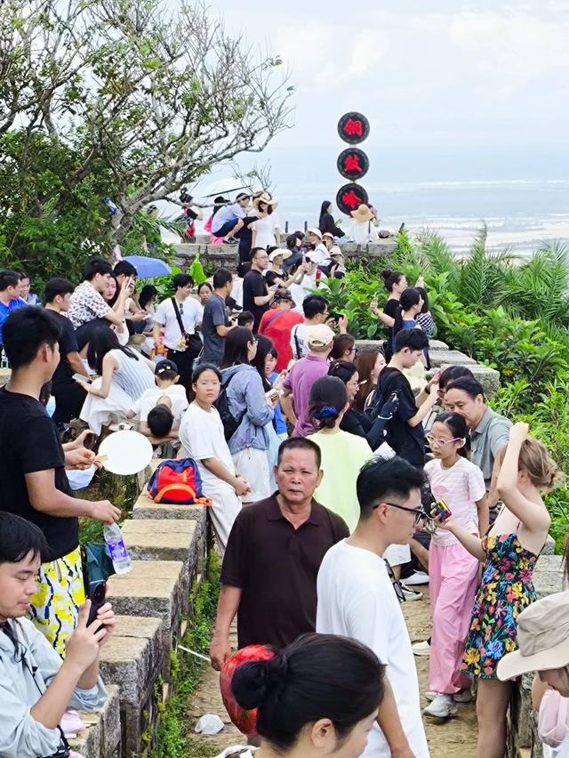 海南航天乐园铜鼓乐园与石头公园国庆迎来客流高峰