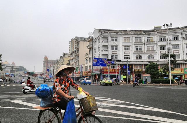 广西东兴：一座冬天穿短袖的小城，适合安放暮年吗？