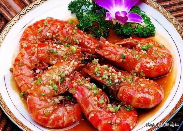 香味浓郁的蒜香油焖大虾，解馋味美又下饭，老少解馋的肉食菜肴