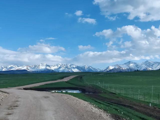 你收藏伊犁攻略里一定没有这一页 伊犁藏着不输任何收费景区风光。