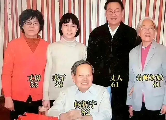 知情人曝杨振宁离世前状况，摔跤或是罪魁祸首，翁帆疑似早有察觉