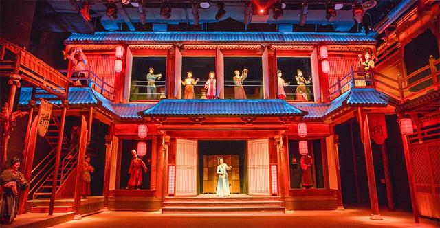 各种沉浸式演艺，大同的夏夜人潮涌动
