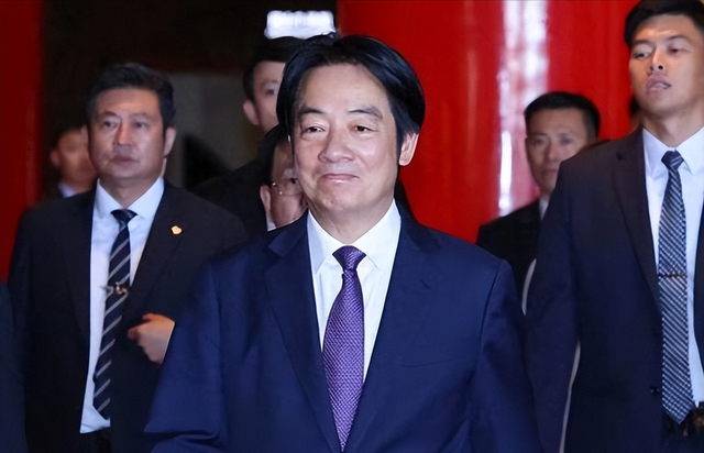 特朗普6字定调台湾问题？赖清德就统一表态，大陆：绝不放弃武力