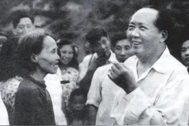 59年，毛主席回到韶山冲，看到父母坟头草丛有小洞，做了一个动作图片