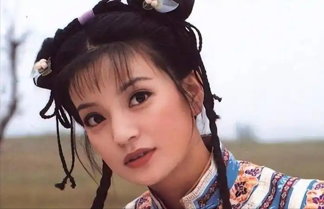 拔出萝卜带出泥！49岁赵薇近况再曝，事业婚姻双失败，丑闻太恶劣