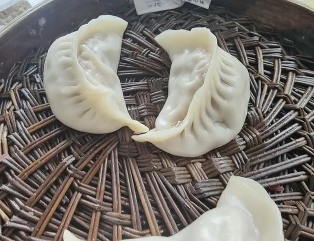 在扬州富春花园茶社吃午餐,感觉味道和服务都一般!