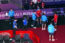 闹大了！美乒要求国际乒联给说法，球迷质疑：为何赛前不检测球拍图片