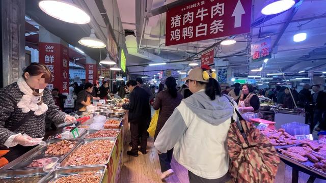 轨道直达的赶场地!地方超大,东西多,买菜这些超方便