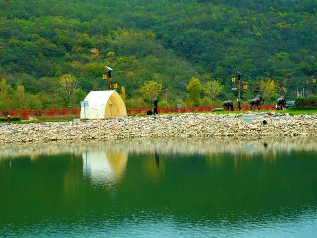 秦人故里，一湖秋色。