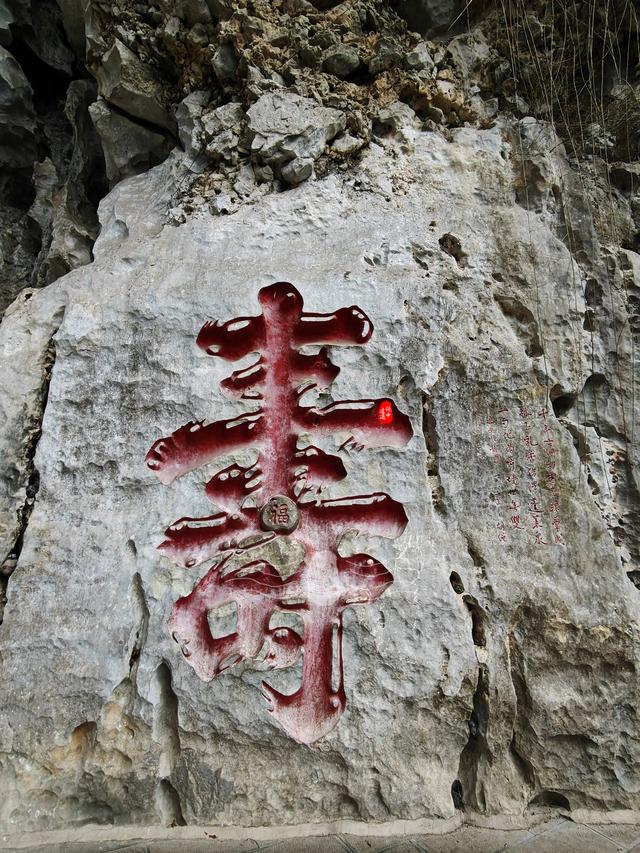 安顺龙宫：喀斯特的秘境诗篇