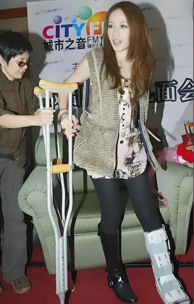 色字头上一把刀！“纵欲过度	”的萧亚轩，终为曾经的放肆付出代价