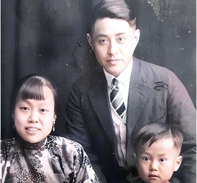 他高知高帅，对无才无貌的小脚妻子情有独钟，儿子杨振宁道出真相