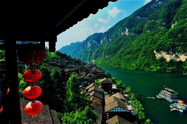 一条铁路，87万人的地缘突围