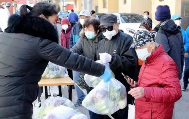 5年前，靠倒卖口罩一年赚60亿元，住5万一夜酒店的他	，如今咋样了