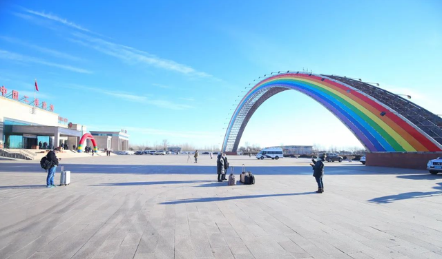 中蒙边境的蒙古国小城，吃中国饭，用中国电，幸福到原地转圈