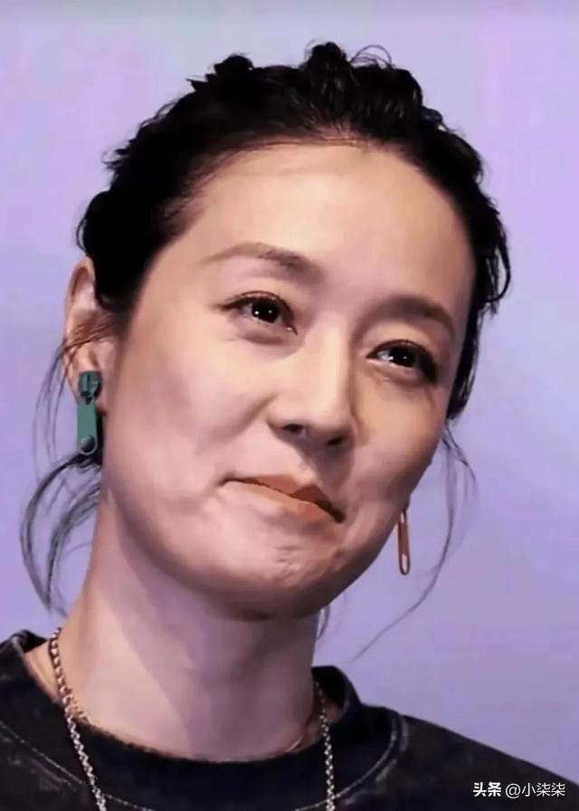马伊琍花期太短了，爱抽烟的女人难抗老，岁月痕迹太明显