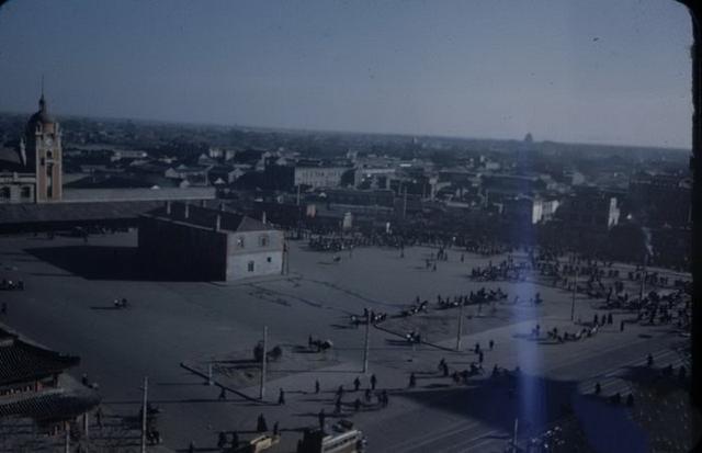 在档案馆里发现罕见照片，1940年代的天安门居然是这个样子。