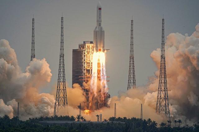 三名航天被迫滞留，为啥不用神舟21号先运回来？先了解下空间碎片