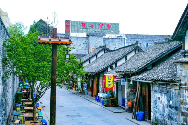 探寻老街巷褶皱里的城市密码，感受正宗郫都味~