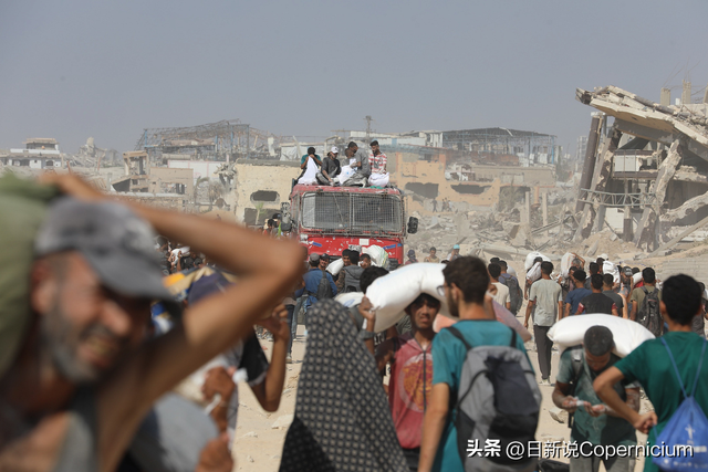 以色列卡援助 加沙人饿到抢发霉面包
