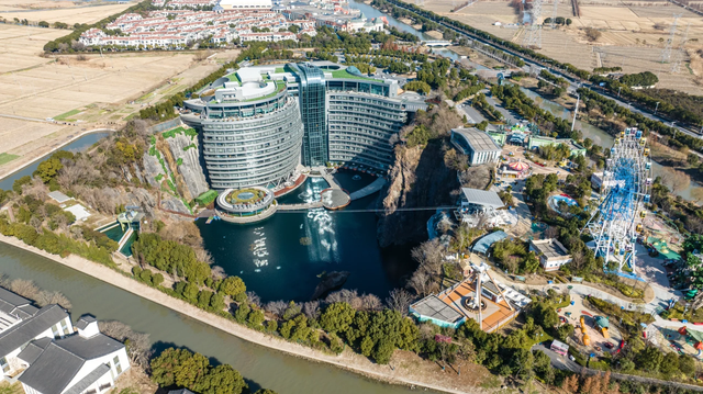 耗资20亿，向下88米，上海的“摩地大楼”酒店，睡一晚最高6万！