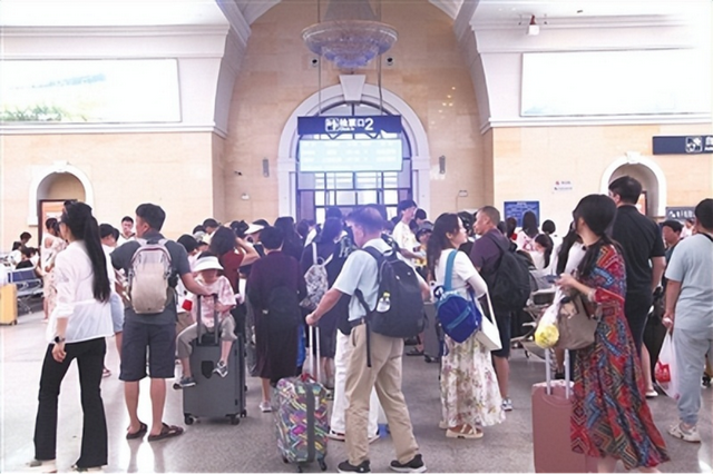文旅“热”，岛城各交通口岸数据也全线“飘红”