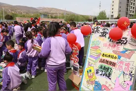 武山县城关五小“图书跳蚤市场” 开市啦！图片