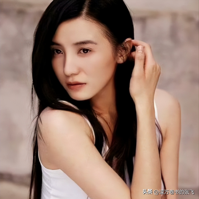 陪睡上位、赶走原配？刚拿金鸡奖影后的宋佳，私生活传闻有多离谱